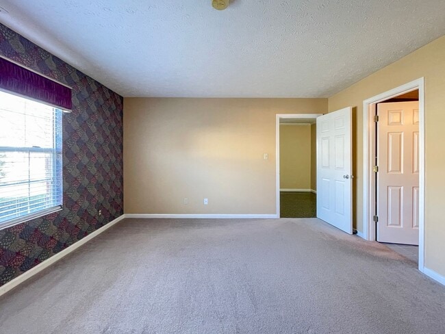 Building Photo - Near Local Shops and Restaurants