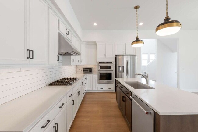 Building Photo - Traverse Mountain | SPACIOUS LIVING | 6 BED 4 BATH SINGLE FAMLY HOME
