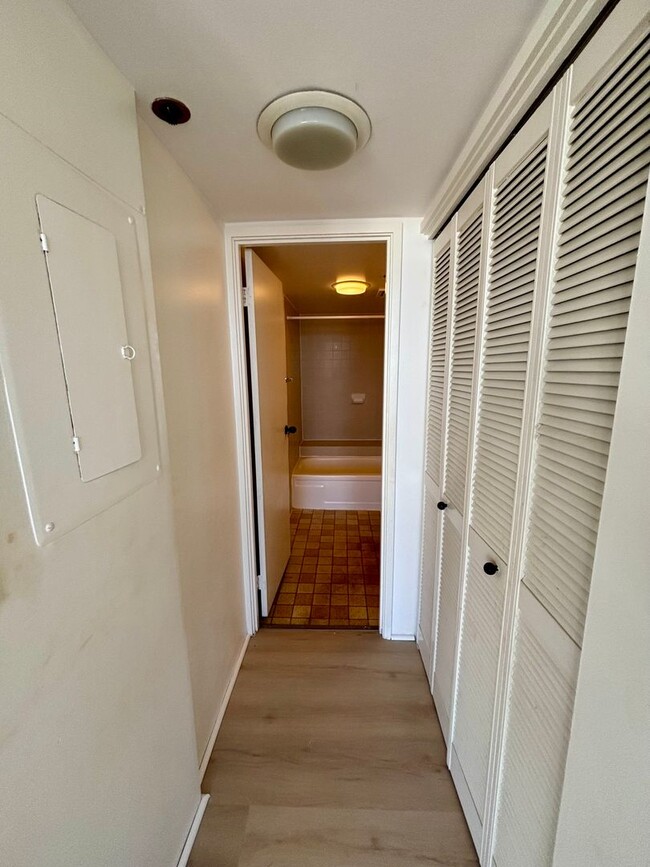 Building Photo - AVAILABLE May 15, 2025 | 2 Bedroom, 2 Bath...