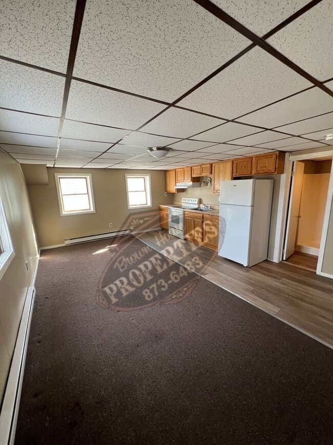 Building Photo - 12 Oak St