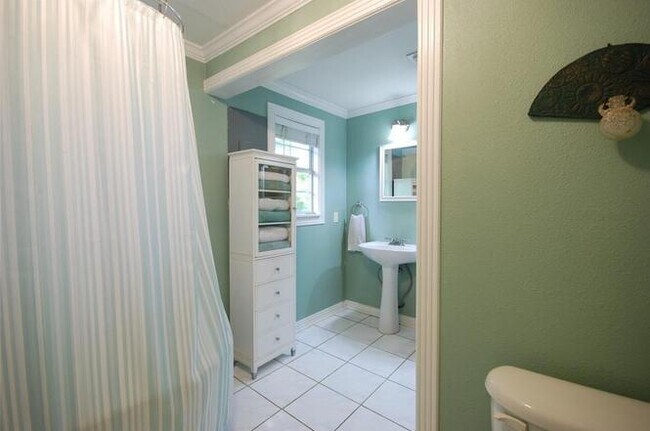 Building Photo - 1105 Avenue D