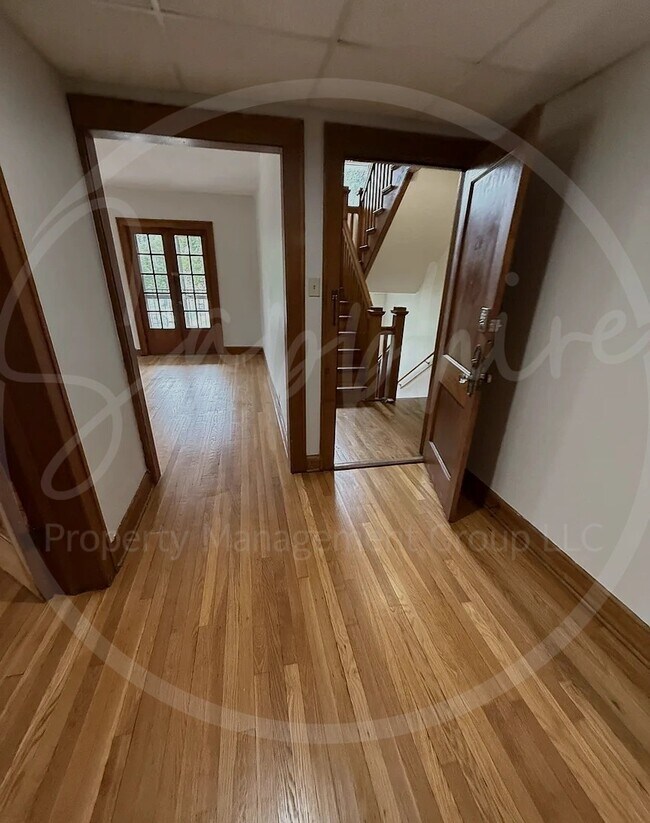 Building Photo - 853 Barnett Ave