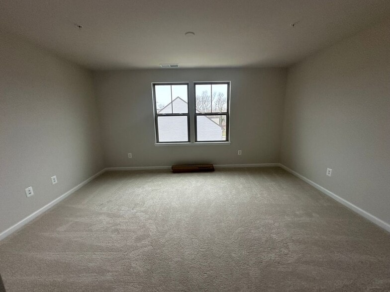 Building Photo - 6943 Cloverfield Ln