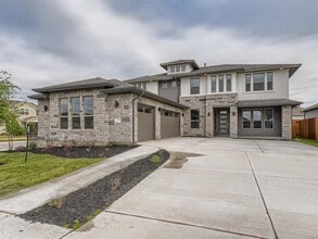 Building Photo - 9101 Spire View