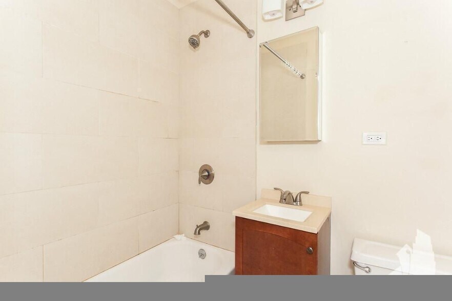 Building Photo - 4725 N Leavitt St