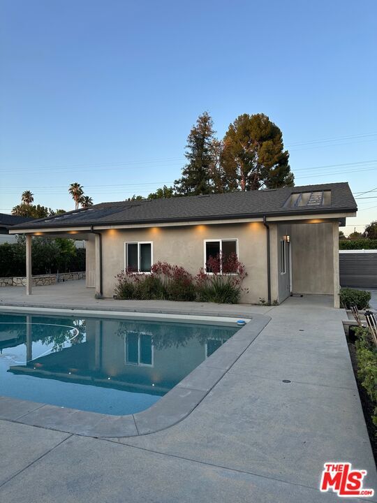 Building Photo - 9254 Balcom Ave