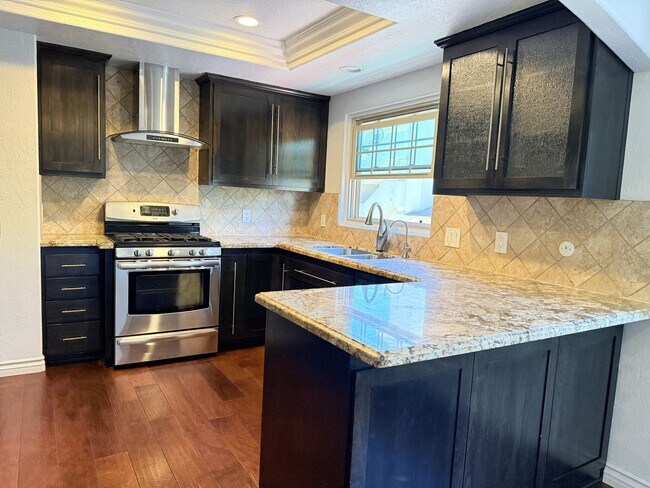 Building Photo - 2561 Navarra Dr