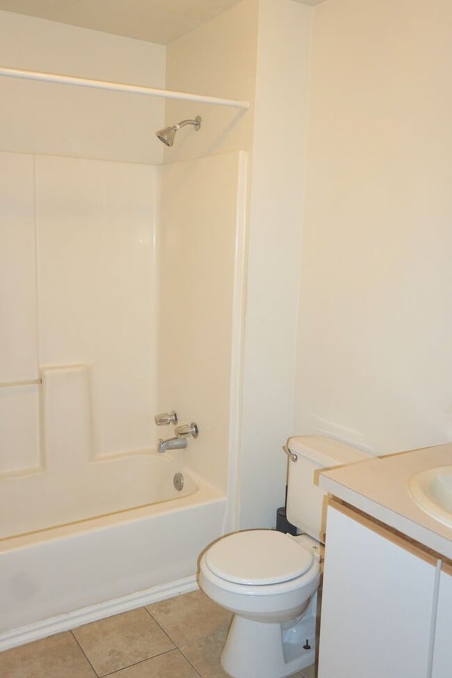 Building Photo - Cute 2-Bedroom Close to Downtown Boise