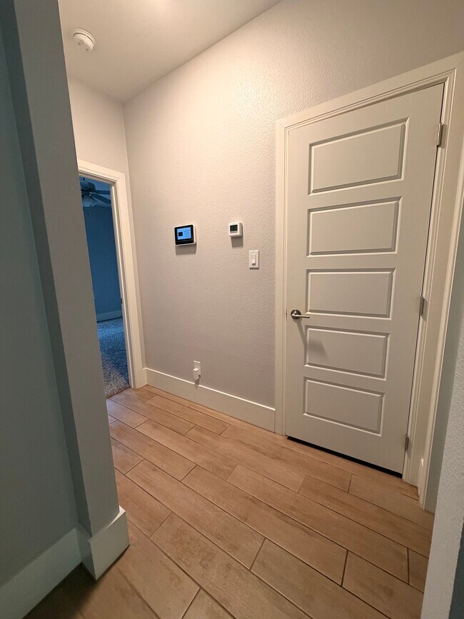 Building Photo - 1206 Burgandy Dr