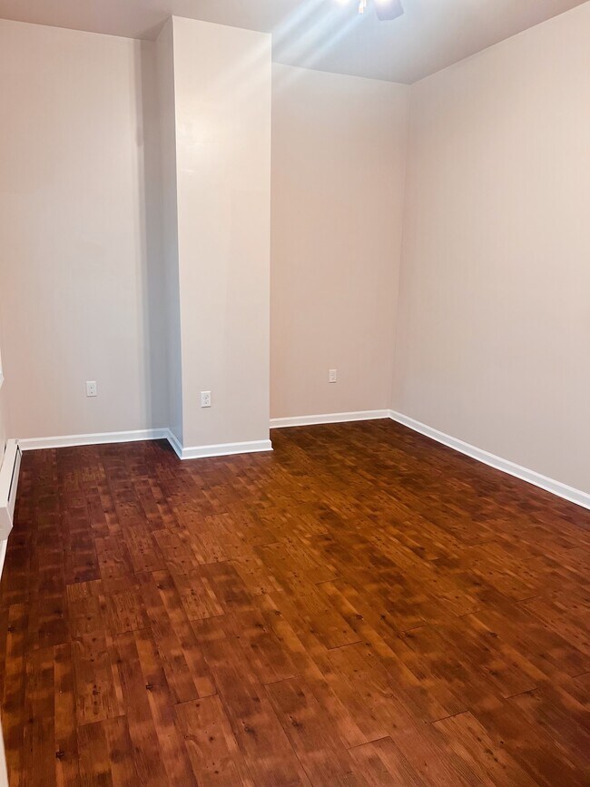 Building Photo - 1333 Saint Johns Ln