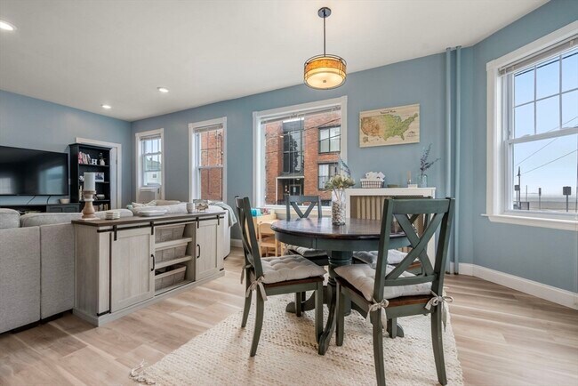 Building Photo - 46 Hawthorn Ave