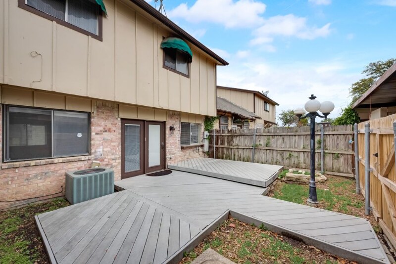 Building Photo - 2304 Long Ridge Ln