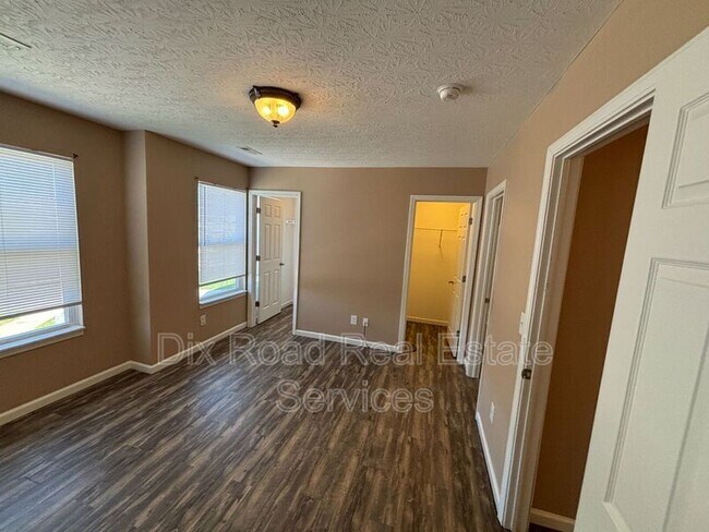 Building Photo - 2497 Deercove Ct.