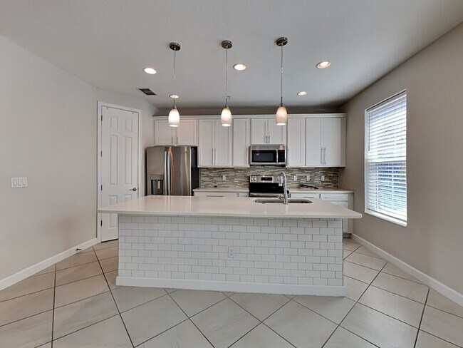 Building Photo - 895 Brutus Terrace