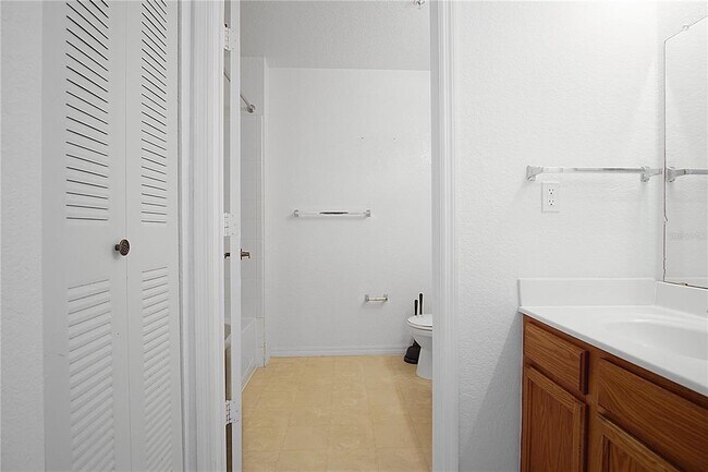 Building Photo - 4562 Yellowgold Rd E