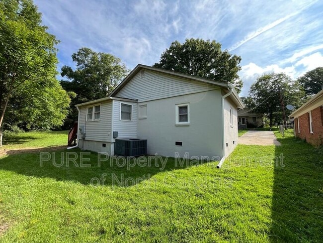 Building Photo - 65 Barber St NW