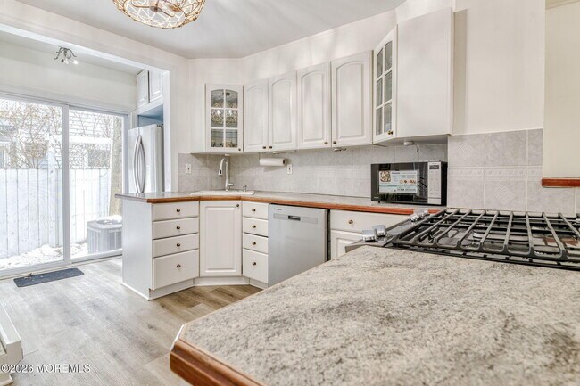 Building Photo - 132 Heck Ave