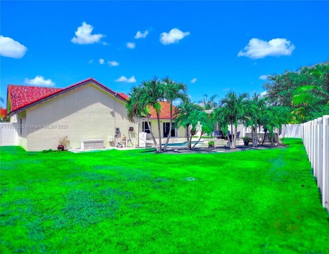 Building Photo - 5780 Sun Pointe Cir