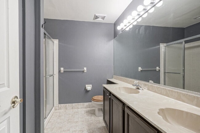 Building Photo - 2004 Augusta Cir