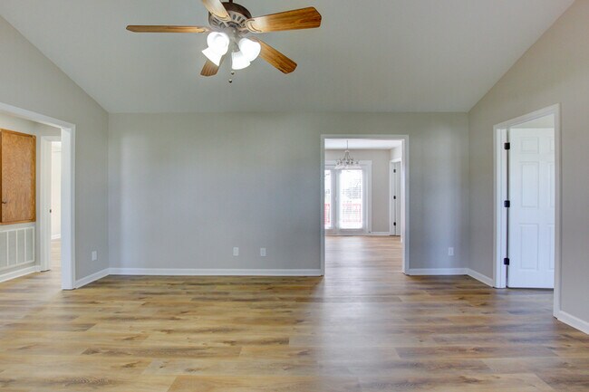 Building Photo - 51 Winding Oaks
