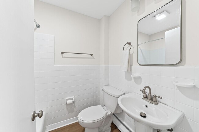 Building Photo - 709 Morgan Ave