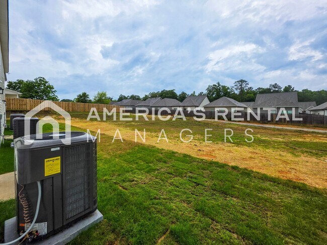 Building Photo - 91 Park Dr S