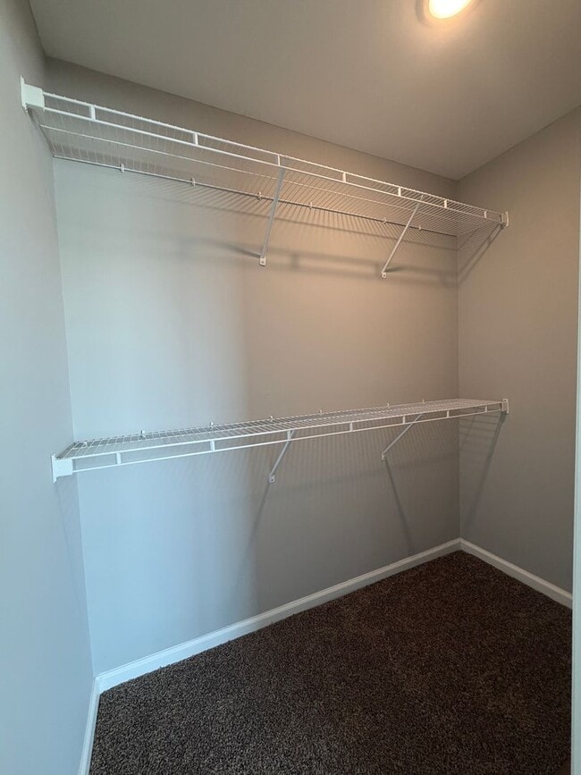 Building Photo - Find Your Fresh Start This Spring! Move in for $700, No rent until April!