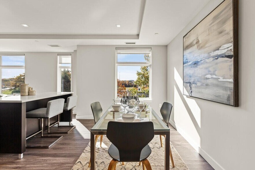 Building Photo - 26 Collins Ave