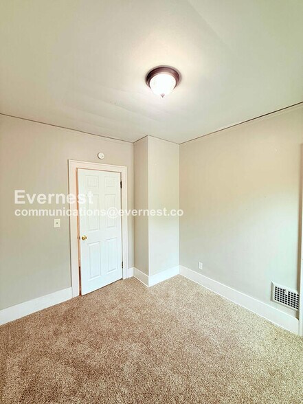 Building Photo - 3498 Haverhill St