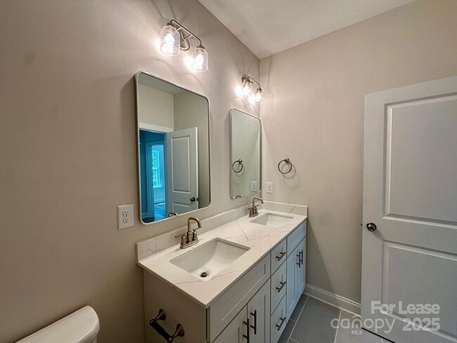 Building Photo - 9251 Eleanor Dr
