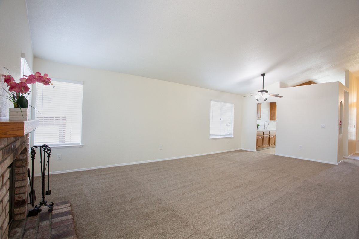 Building Photo - 767 Raven Dr