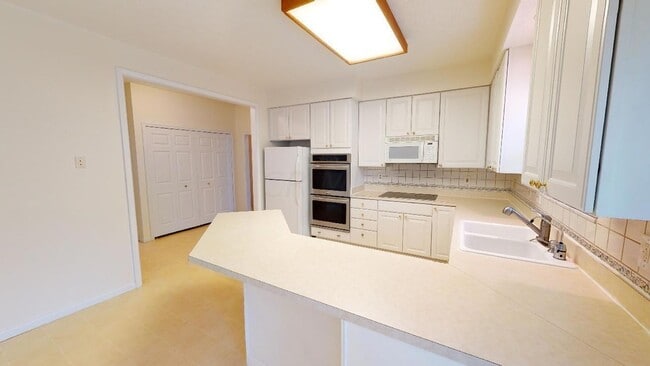 Building Photo - 6498 Ringsend Ct