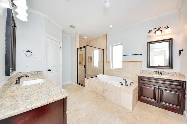 Building Photo - 11045 Upland Forest Dr