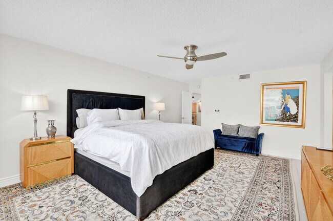 Building Photo - 7233 Promenade Dr