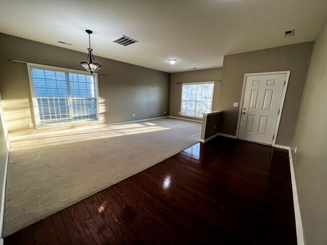 Building Photo - Gorgeous 4 Bedroom, 2 1/2 Bathroom Home in...