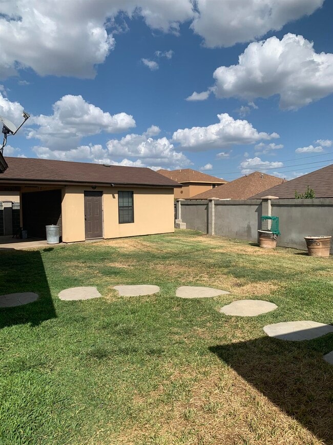 Building Photo - 3129 Rosco Dr