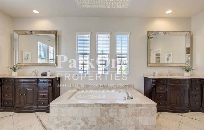 Building Photo - Stunning Montecito Home with Lime Ridge Trail Access