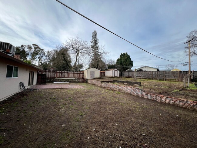 Building Photo - Gorgeous updated home with large side yard!
