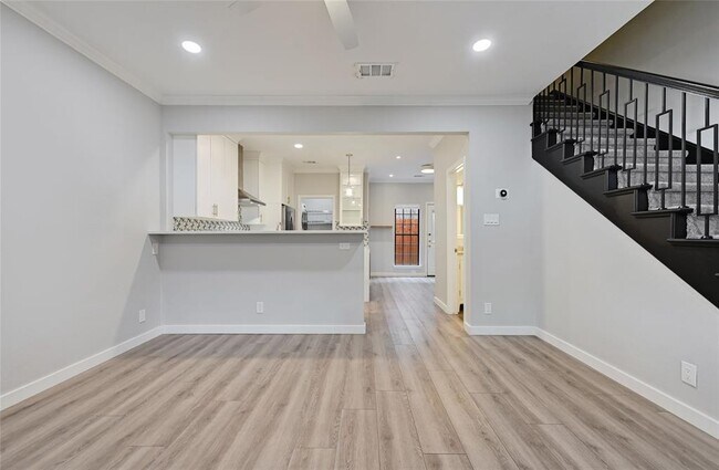 Building Photo - 1307 Kinney Ave