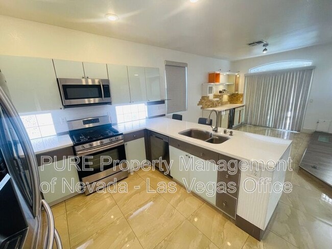 Building Photo - 9341 Lugo St