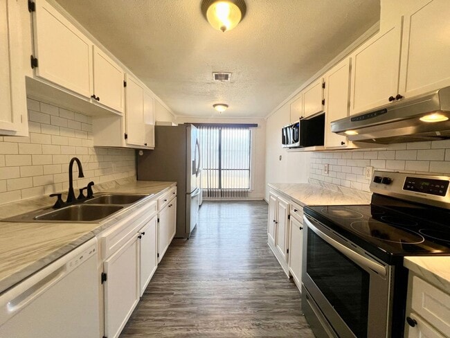 Building Photo - Coming Soon - Myrtle Beach - 3 Bedroom / 2 Bath Condo