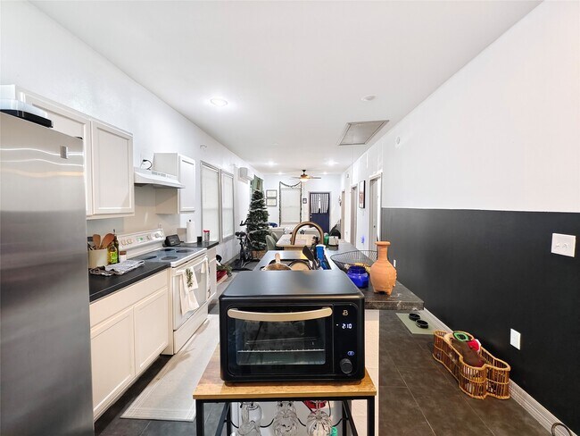 Building Photo - 1217 Campbell St