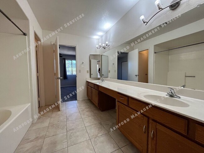 Building Photo - **COMING SOON** BEAUTIFUL 4 BEDROOM 3 BATH...