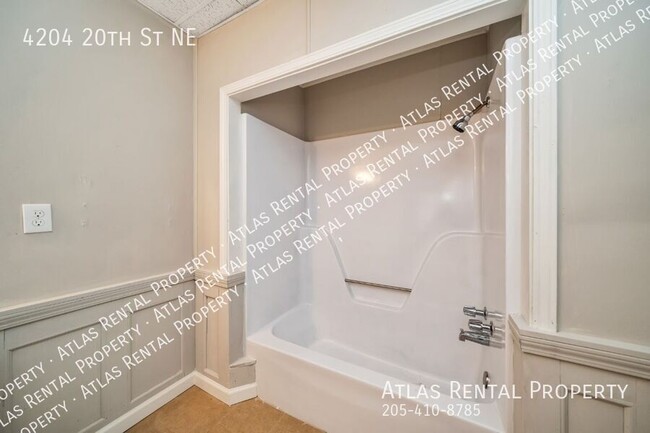Building Photo - 4204 20th St NE
