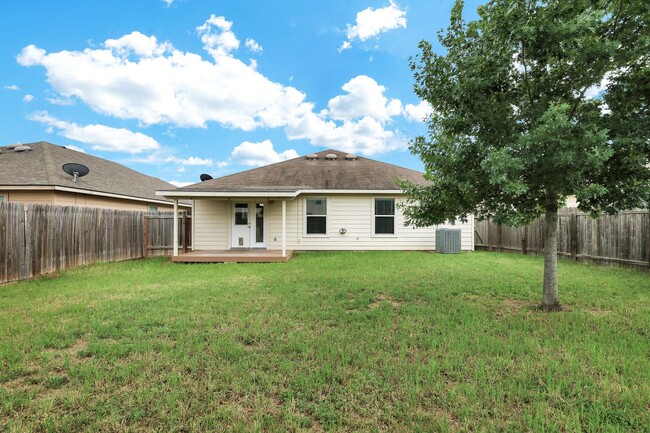 Building Photo - ***APPLICATION CURRENTLY UNDER REVIEW***Mo...