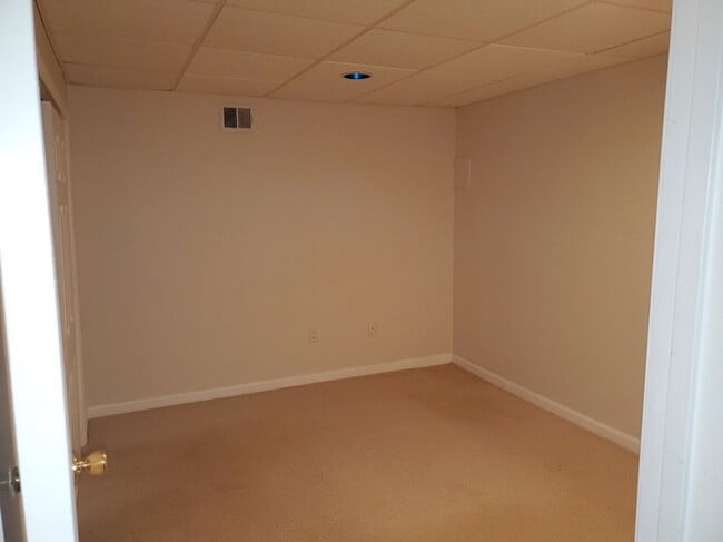 Building Photo - Warm and Inviting Marlborough Single Family Rental Opportunity