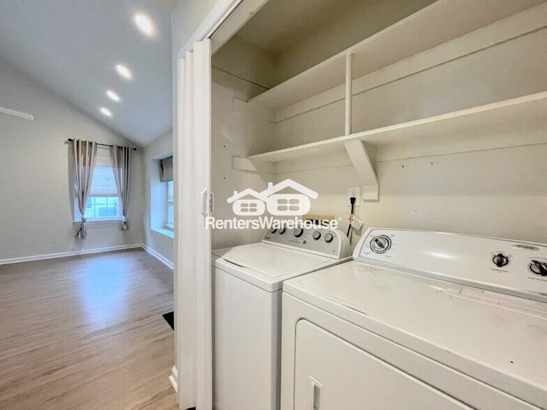 Building Photo - 1305 Quail C