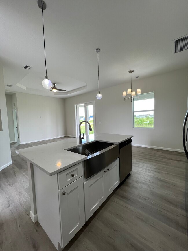 Building Photo - 1025 Jupiter Loop