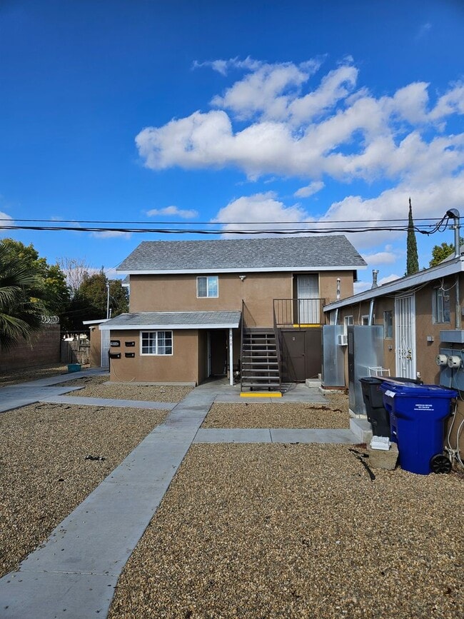 Building Photo - 908 6th St