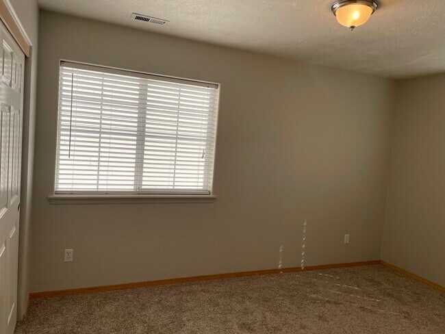 Building Photo - 15083 SE Oregon Trail Dr